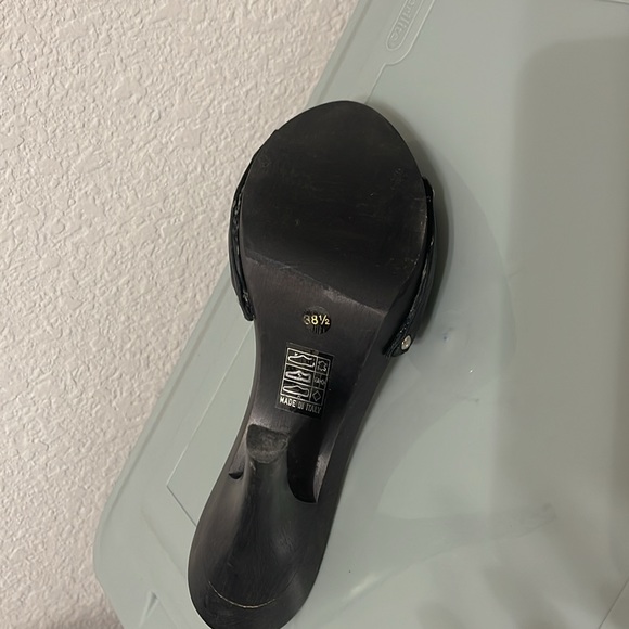 Dior sandal. Black . Size 38.5 ( run small) I’m usually a 6.5 or 7 though. - Picture 10 of 14